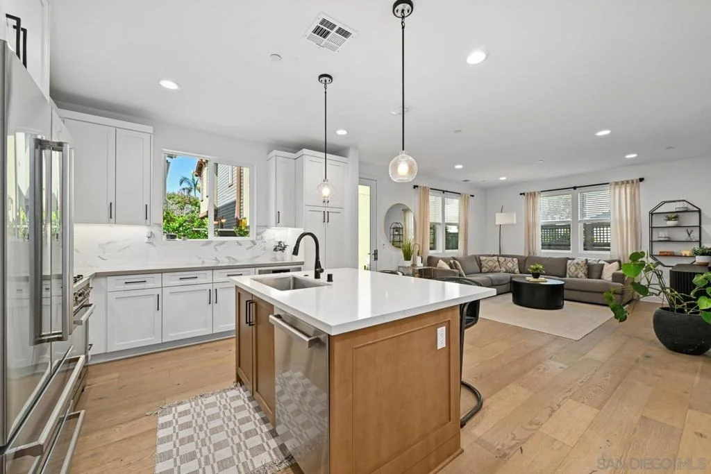 Photo of 1156 E Cove Pl.