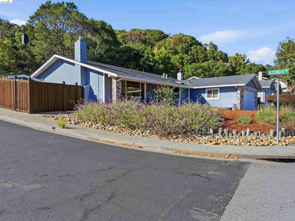 Photo of 255 Knight Dr