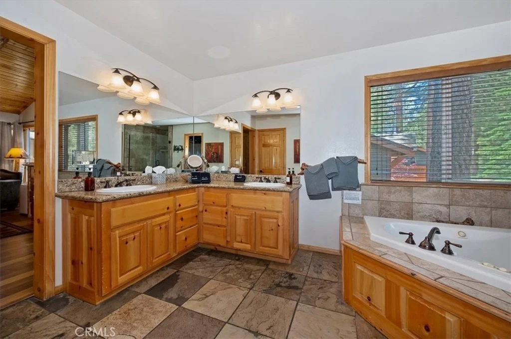 Photo of 41971 Tamarack