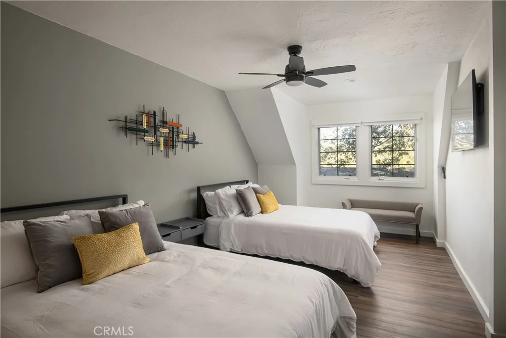 Photo of 1037 Beaver