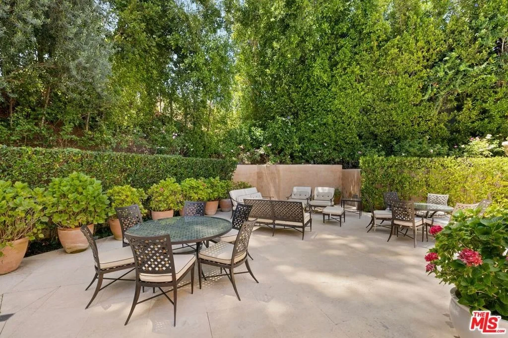 Photo of 9541 Sunset Boulevard