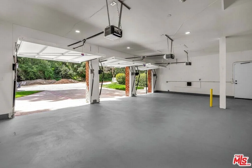 Photo of 3225 Iredell Lane