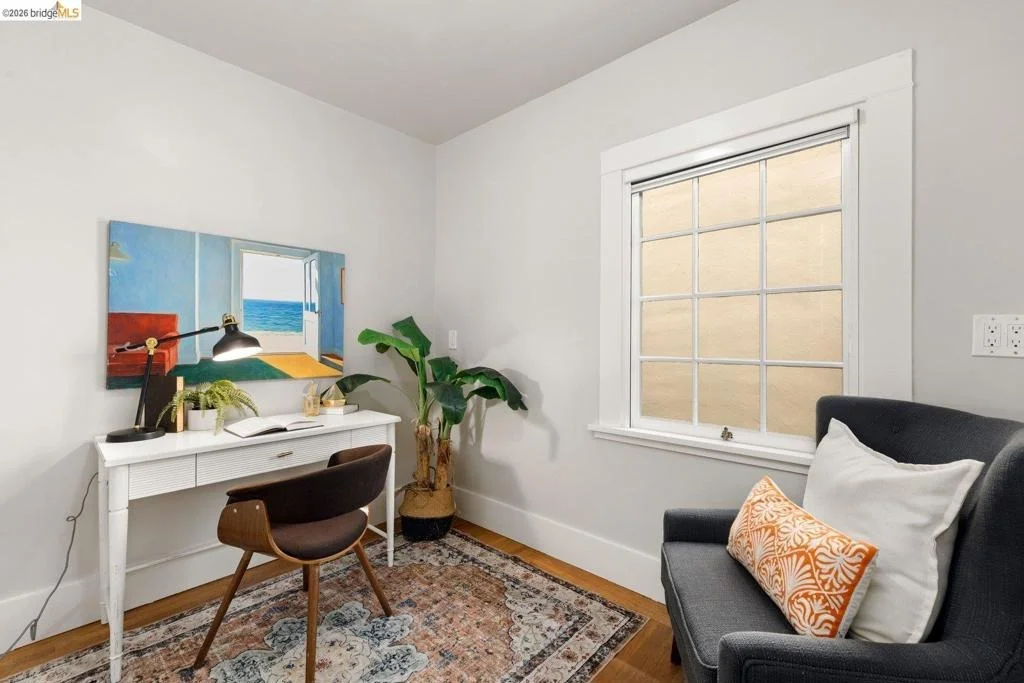 Photo of 2633 Regent St