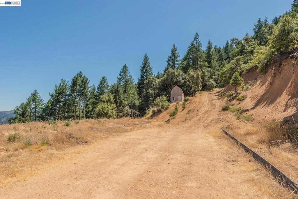 Photo of 190 Moore Gulch