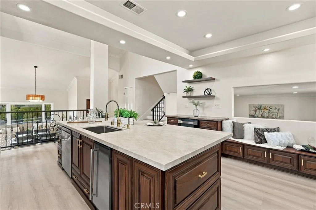 Photo of 9086 Hillside