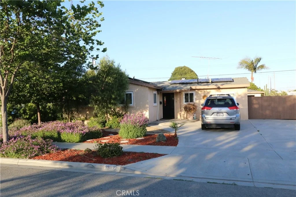 Photo of 13072 Palomar Street