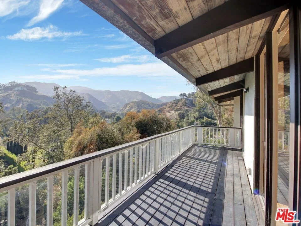 Photo of 3557 Serra Road