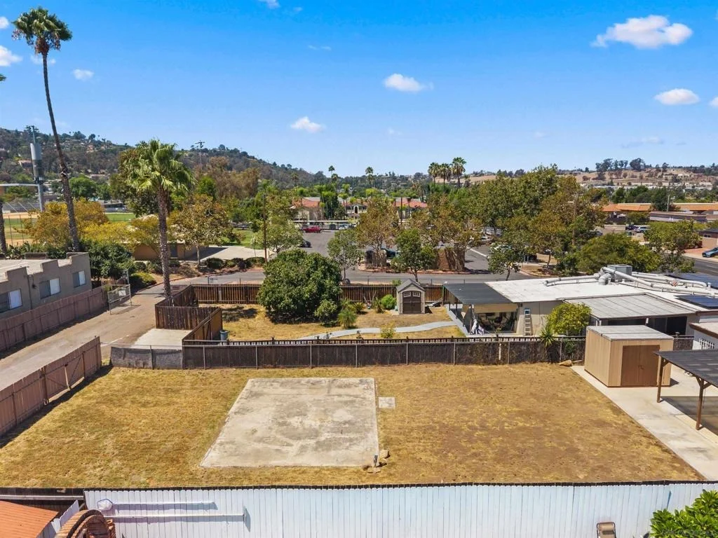 Photo of 317 W Chase Ave W