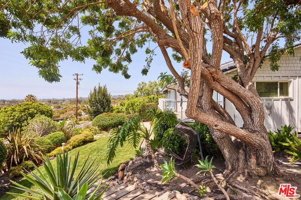 Photo of 6363 Zumirez Drive