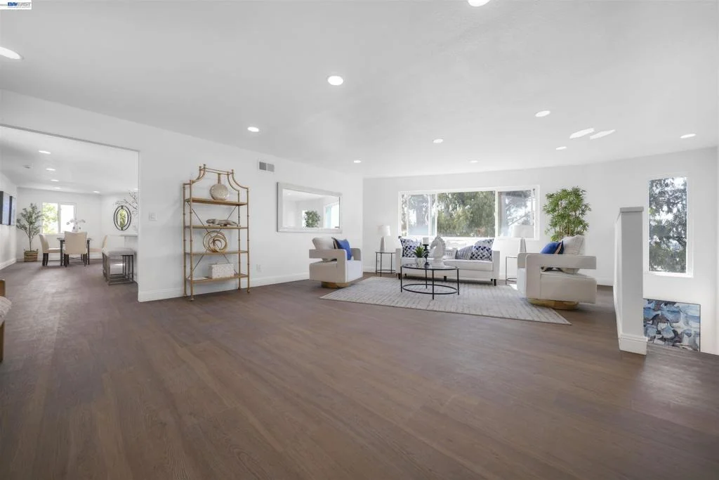Photo of 1069 Central Blvd
