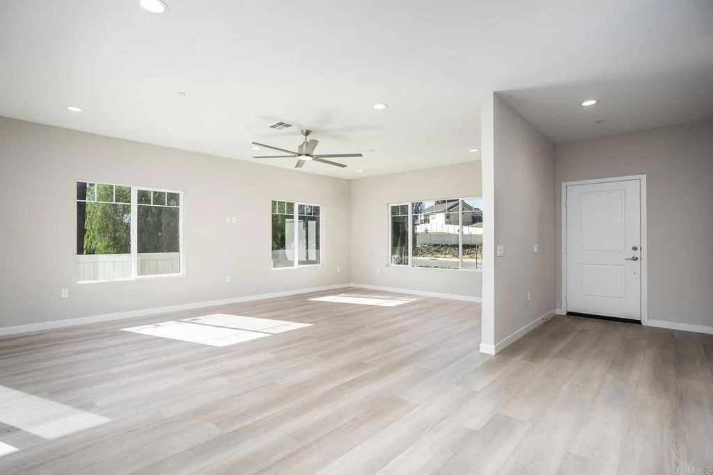Photo of 3900 Rojo Tierra