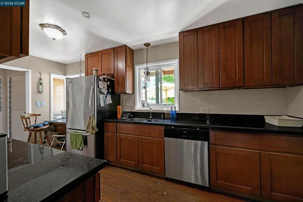 Photo of 1481 Davis Ave