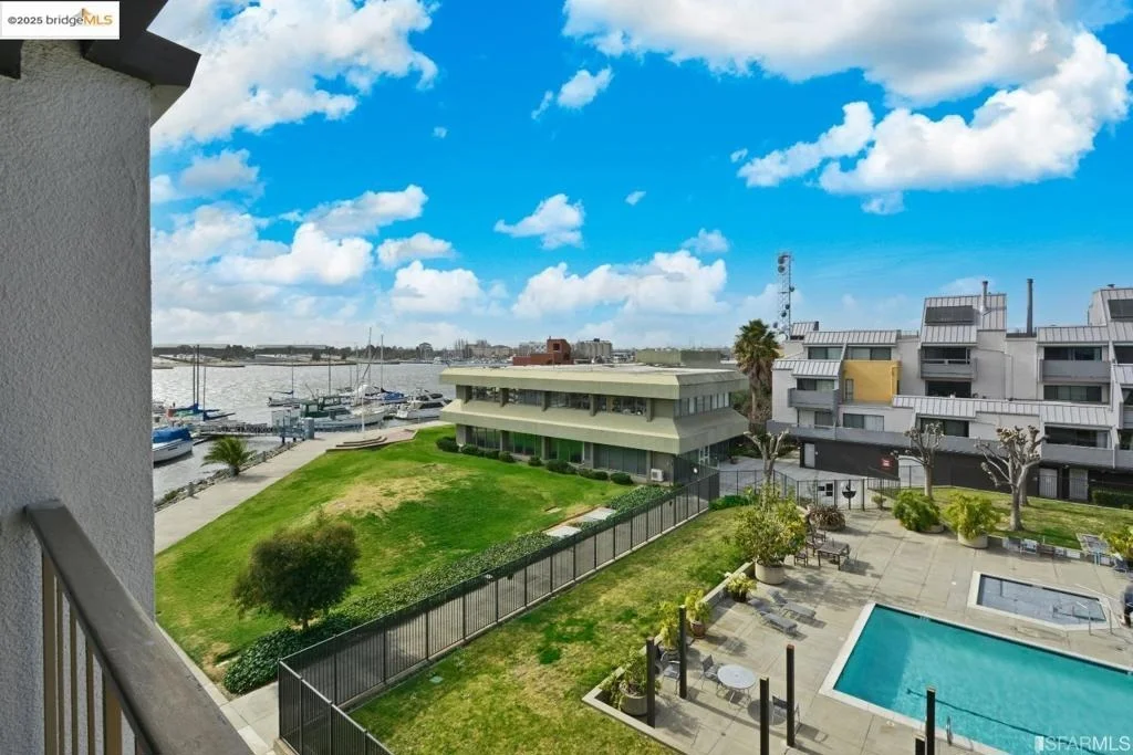 Photo of Unit 161 at 1 Embarcadero