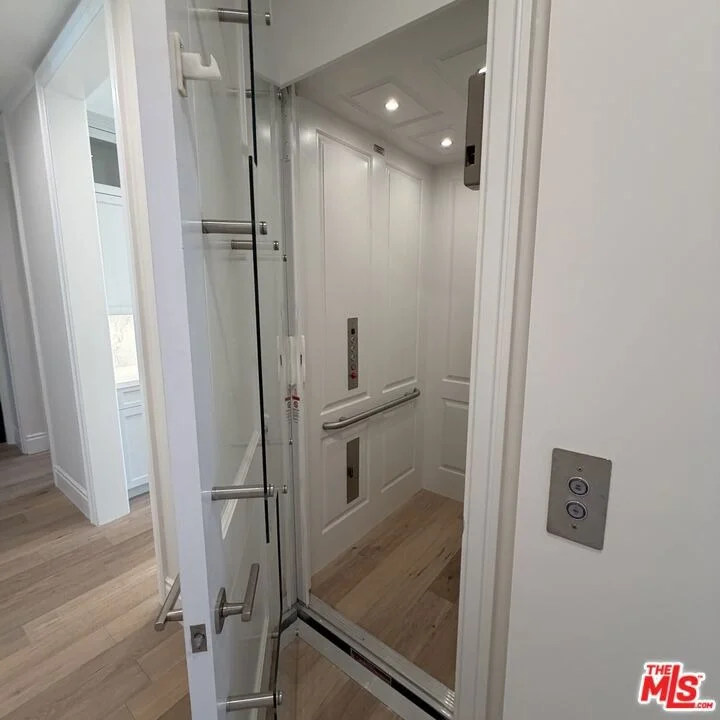 Photo of 722 N Camden Drive