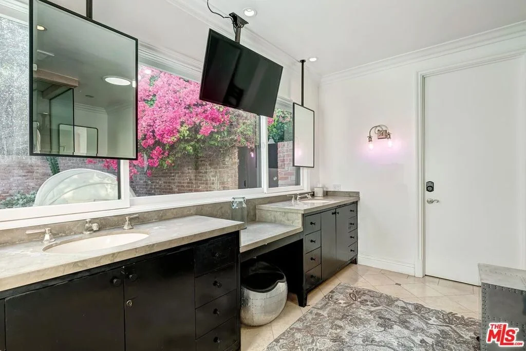 Photo of 9419 Sunset Boulevard