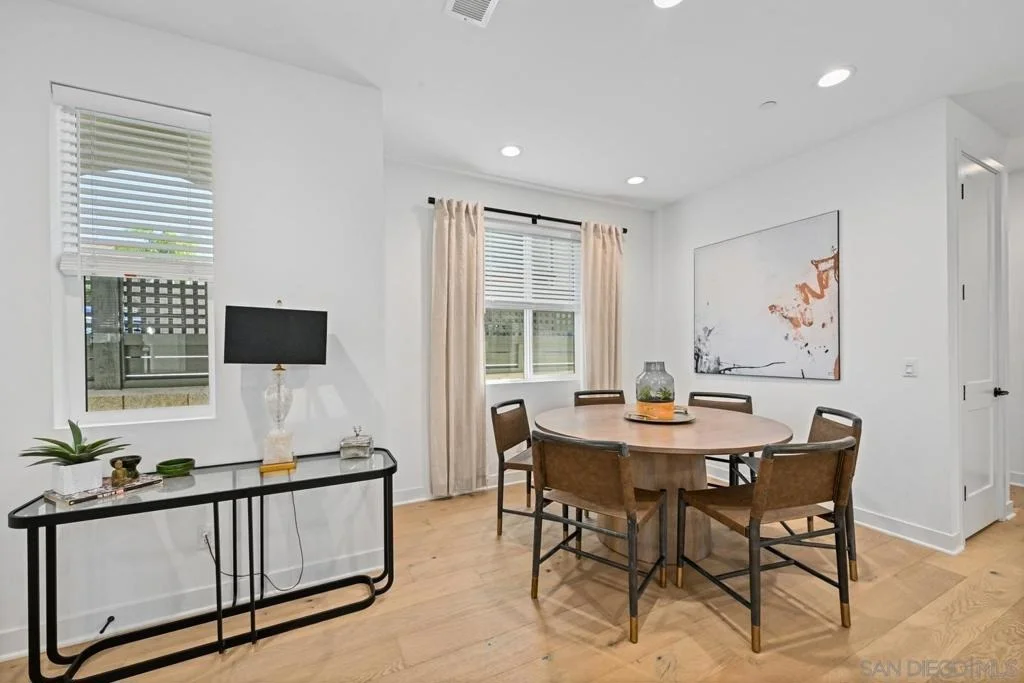 Photo of 1156 E Cove Pl.