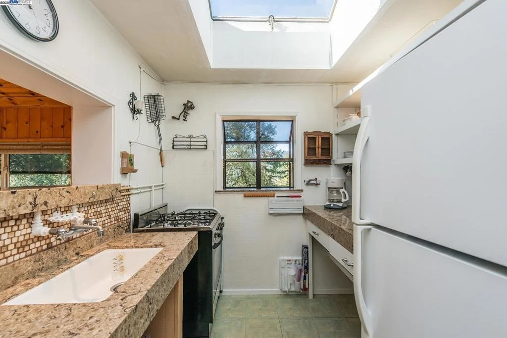 Photo of 8341 East Side Rd