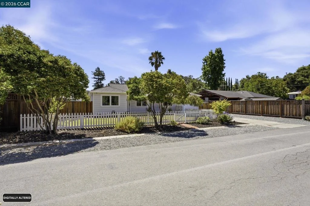 Photo of 8 Lander Dr