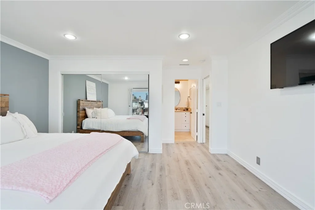 Photo of 2355 Peninsula