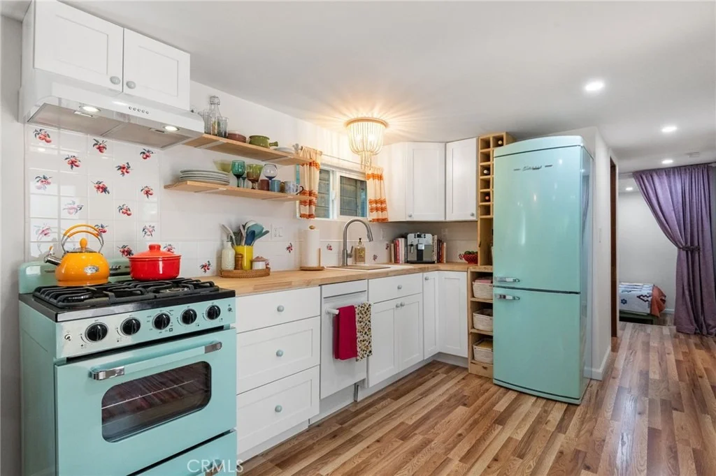 Photo of 925 W Rainbow Boulevard