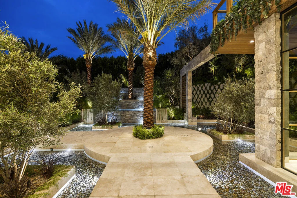 Photo of 1360 Laurel Way