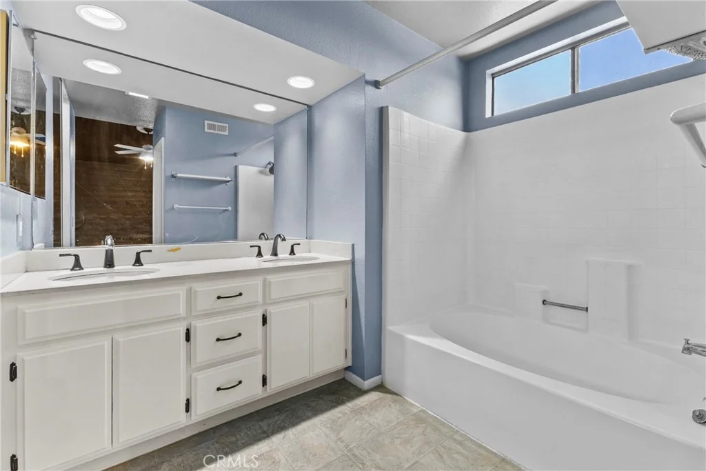 Photo of 1034 Bridle Path