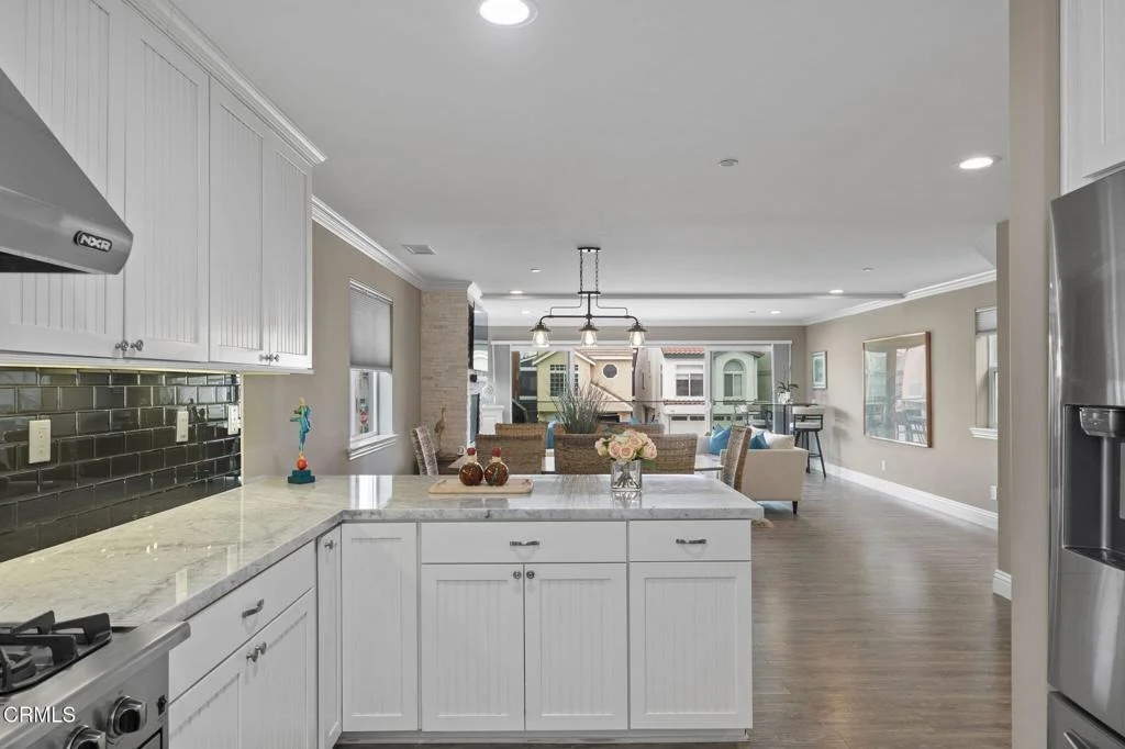 Photo of 104 La Brea Street