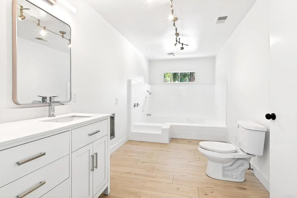 Photo of 37985 Avenida Bravura