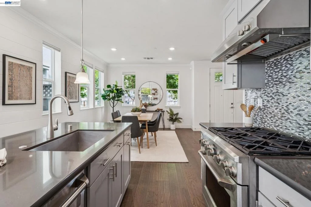 Photo of 1568 Clement Ave