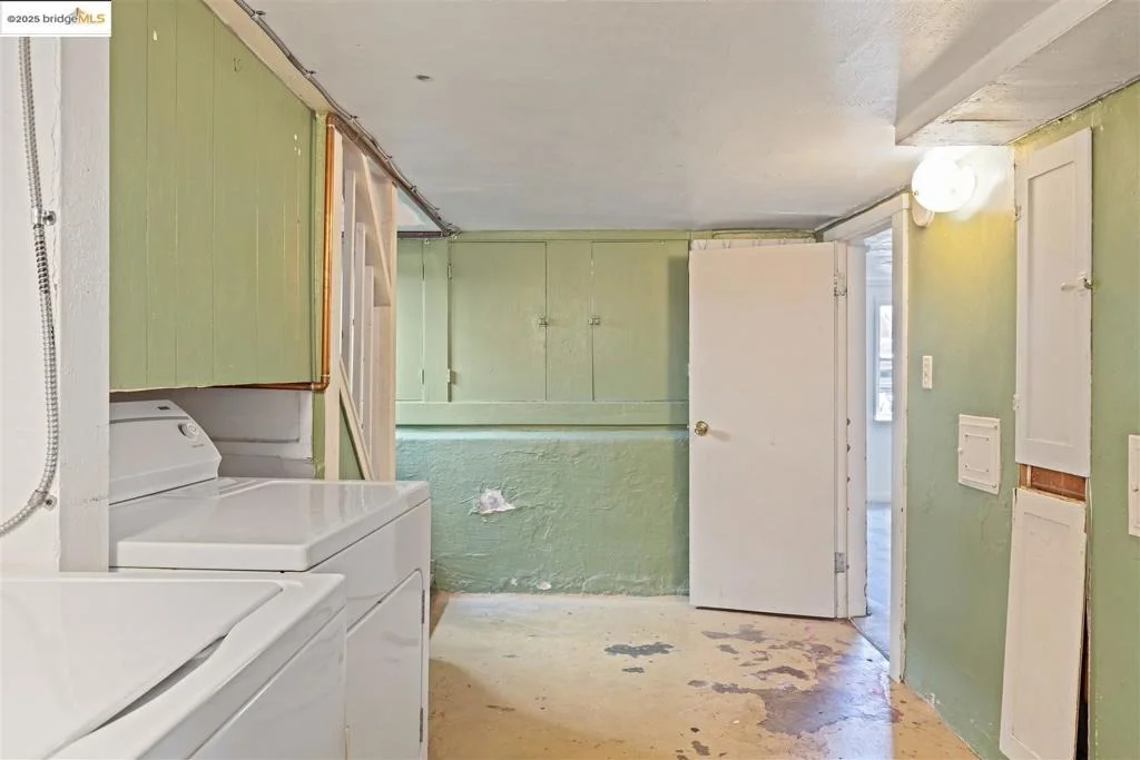 Photo of 2441 Carleton Street