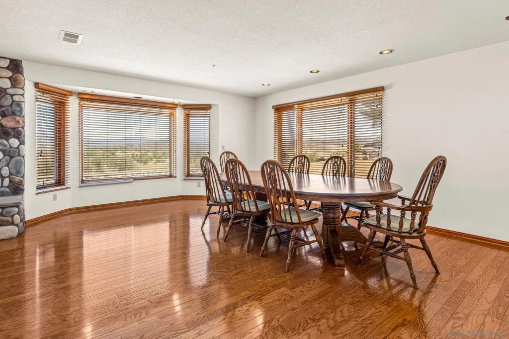 Photo of 25090 Oakana