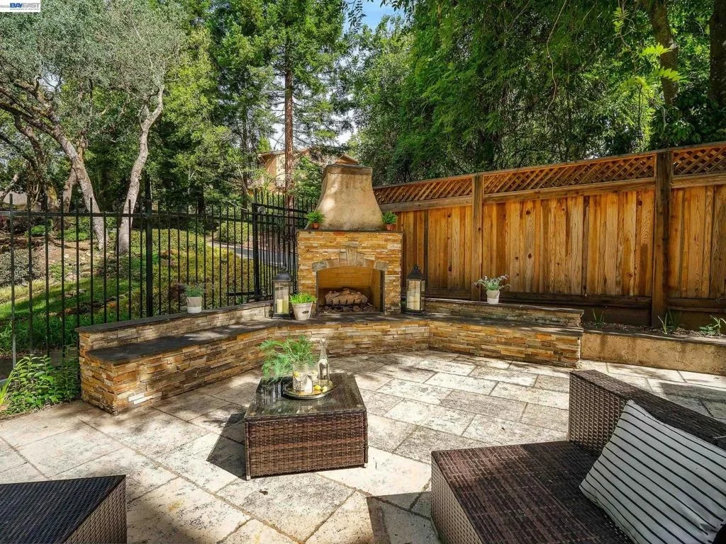 Photo of 8681 Winding Way