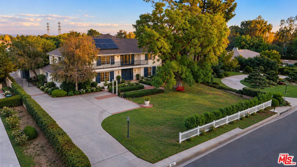 Photo of 900 Gainsborough Drive