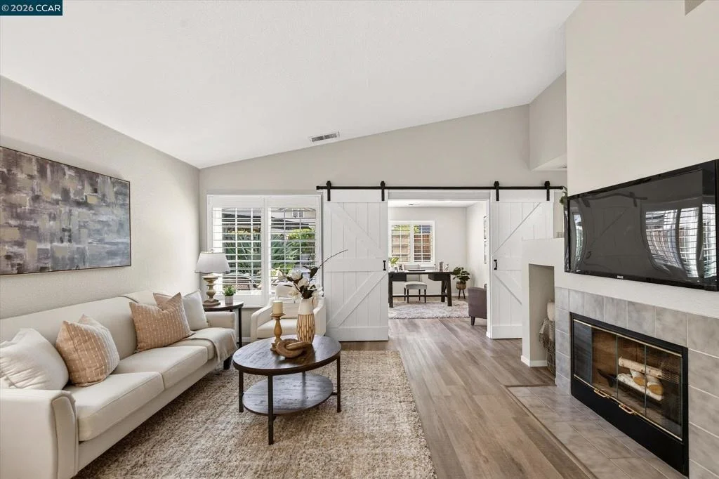 Photo of 577 Saddleback Cir