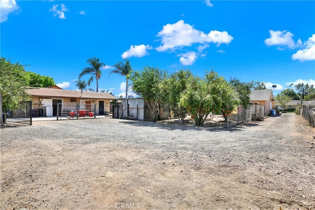 Photo of 3949 BLUFF