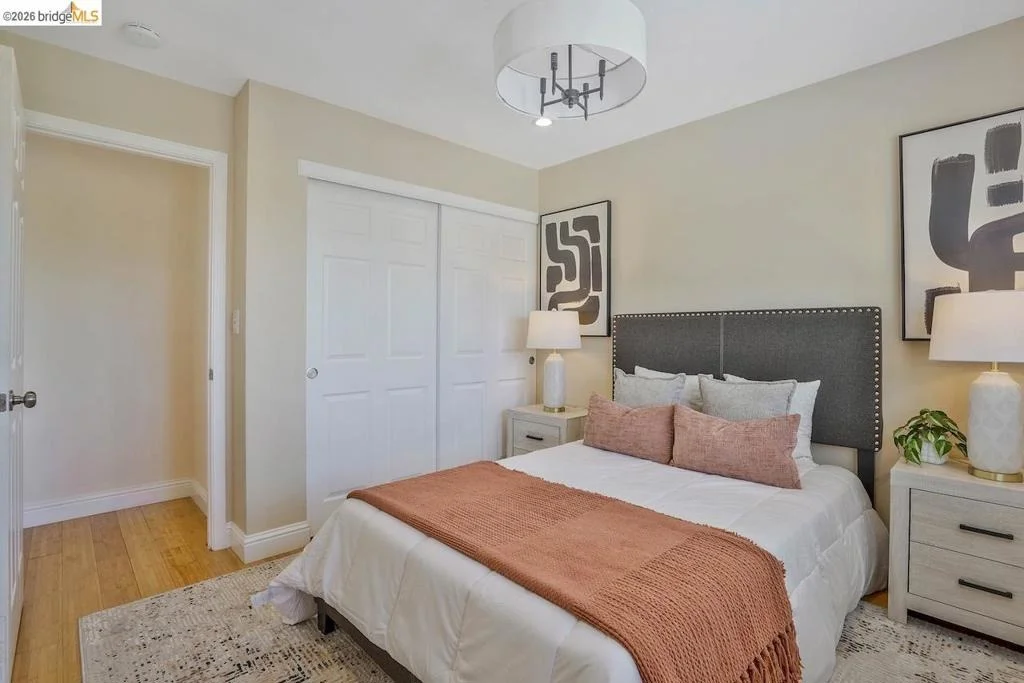Photo of 2198 La Orinda