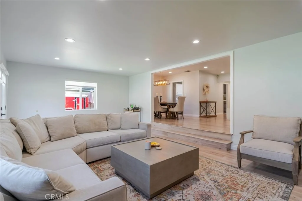 Photo of 447 W Bennett Avenue