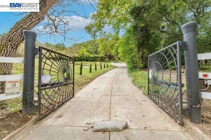 Photo of 35655 Palomares Rd