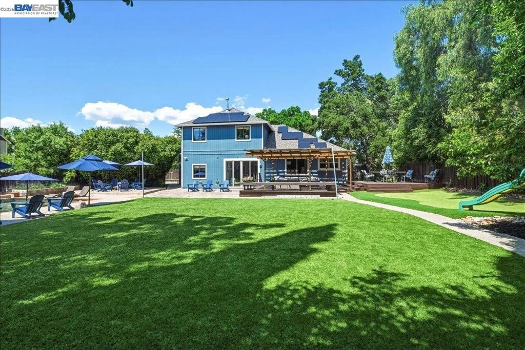 Photo of 2377 College Ave