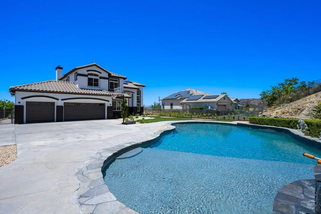 Photo of 13435 Canyon Crest Road