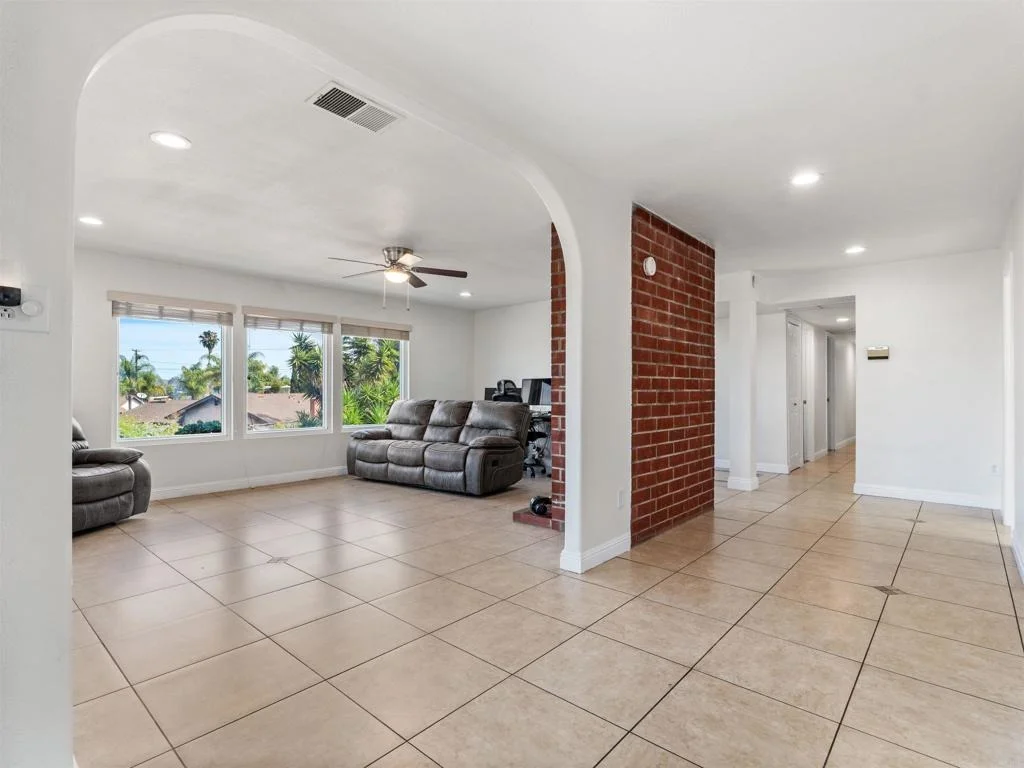 Photo of 2443 Helix Street