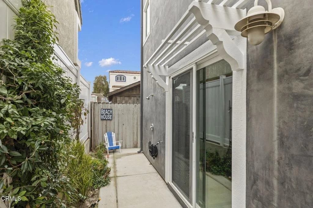 Photo of 104 La Brea Street