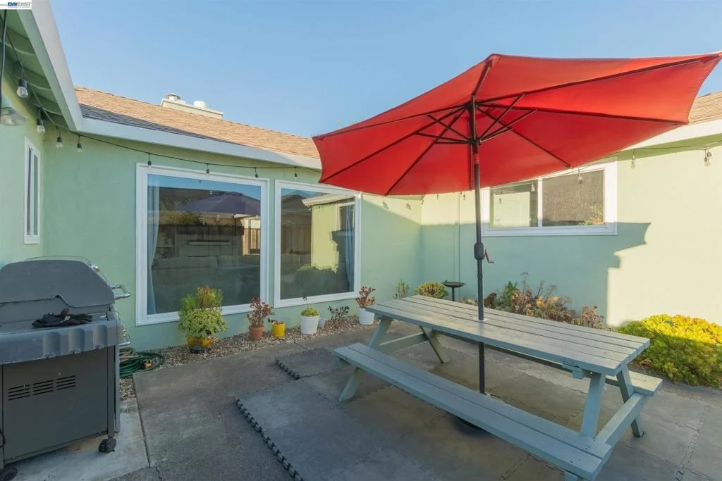 Photo of 1364 Drake Ave