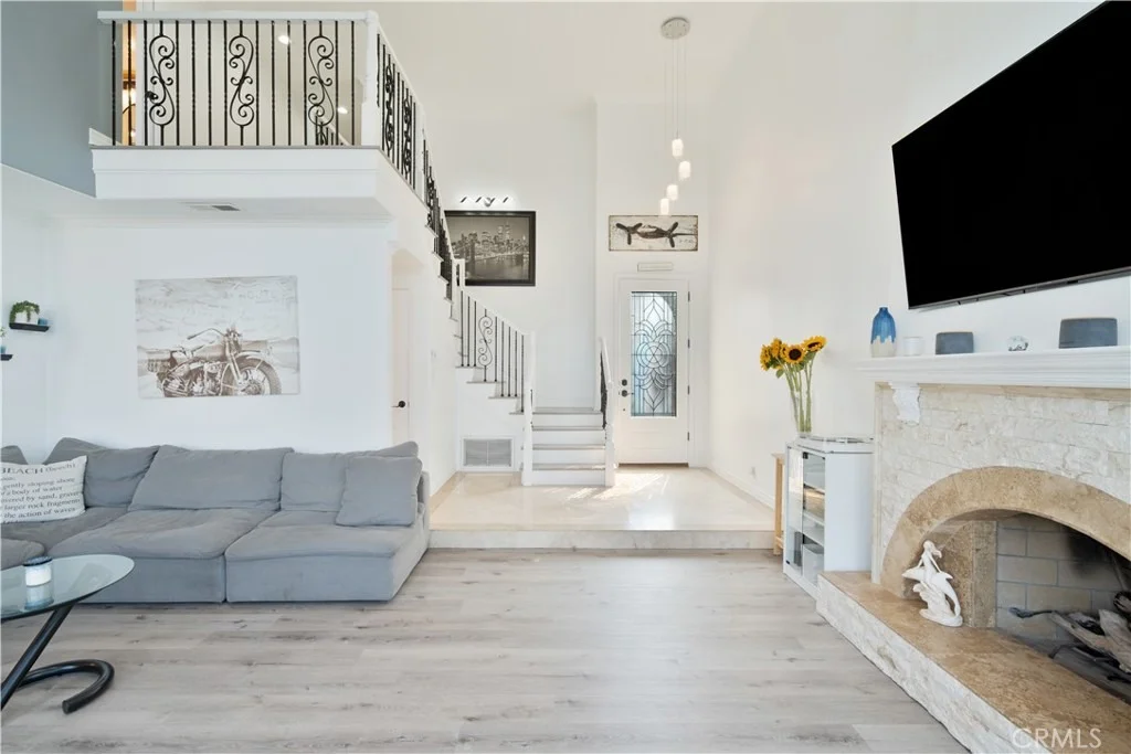 Photo of 2355 Peninsula