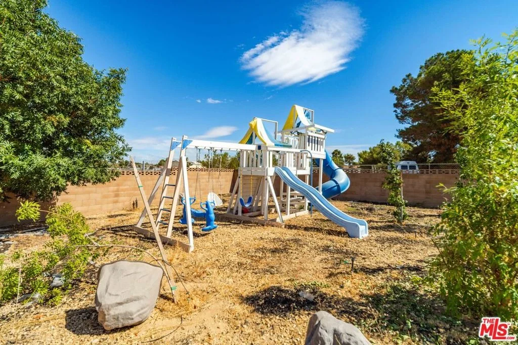 Photo of 42706 20th Street