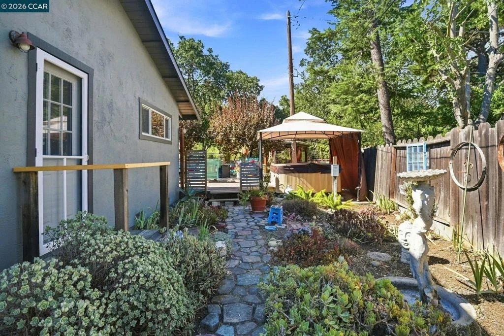 Photo of 1445 Bassett Dr