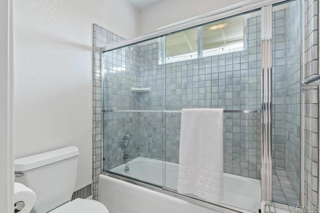 Photo of 4327 Hollyhill Road