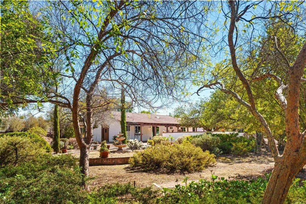 Photo of 3042 Holly Rd