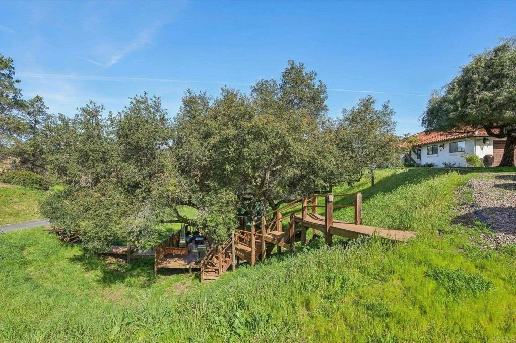 Photo of 707 S Live Oak Park Road