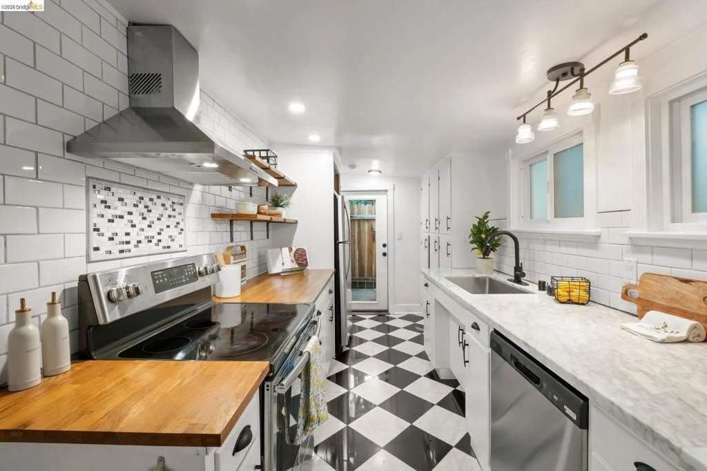 Photo of 2647 Monterey Blvd